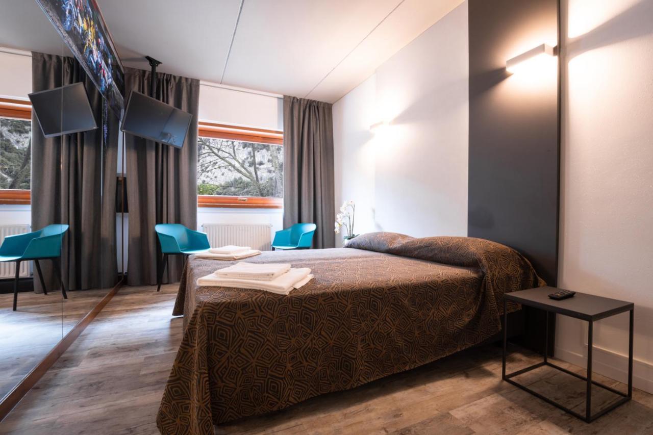 Hotel Ciclamino ピエトラムラタ エクステリア 写真