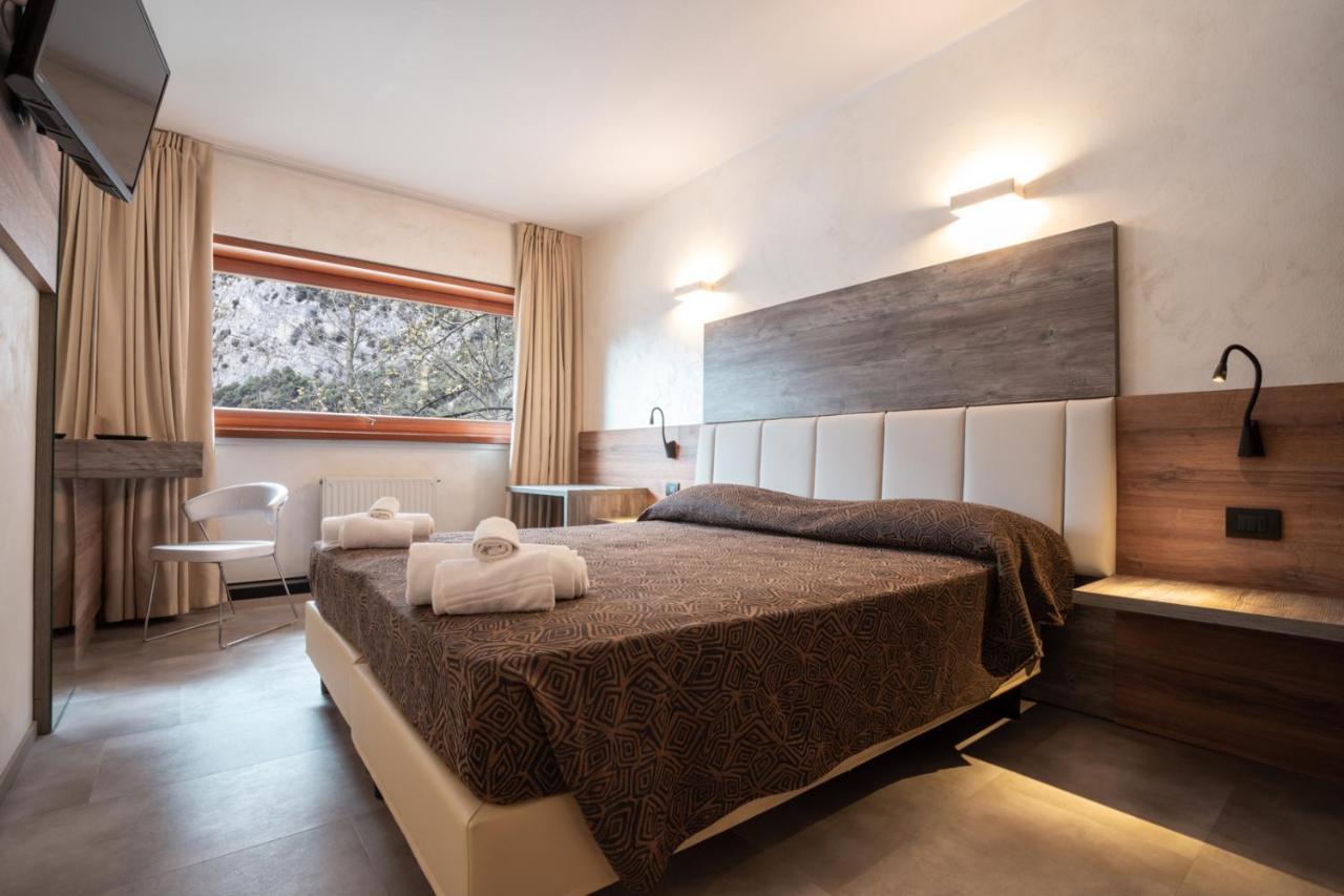 Hotel Ciclamino ピエトラムラタ エクステリア 写真