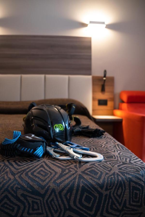 Hotel Ciclamino ピエトラムラタ エクステリア 写真