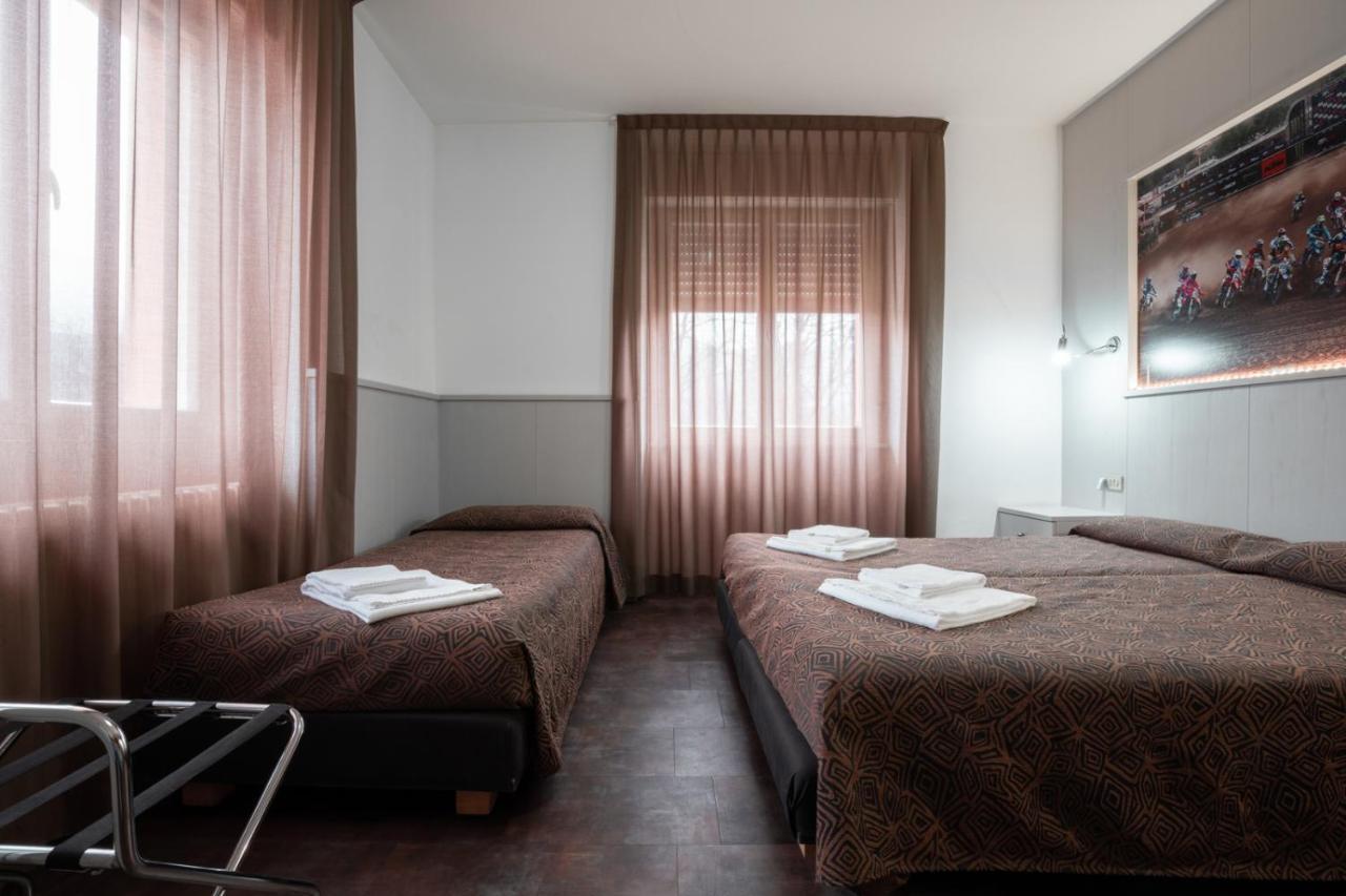 Hotel Ciclamino ピエトラムラタ エクステリア 写真