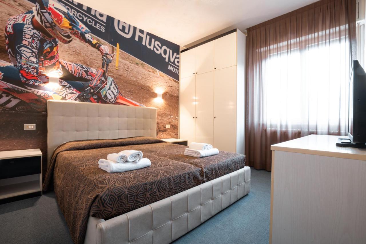 Hotel Ciclamino ピエトラムラタ エクステリア 写真