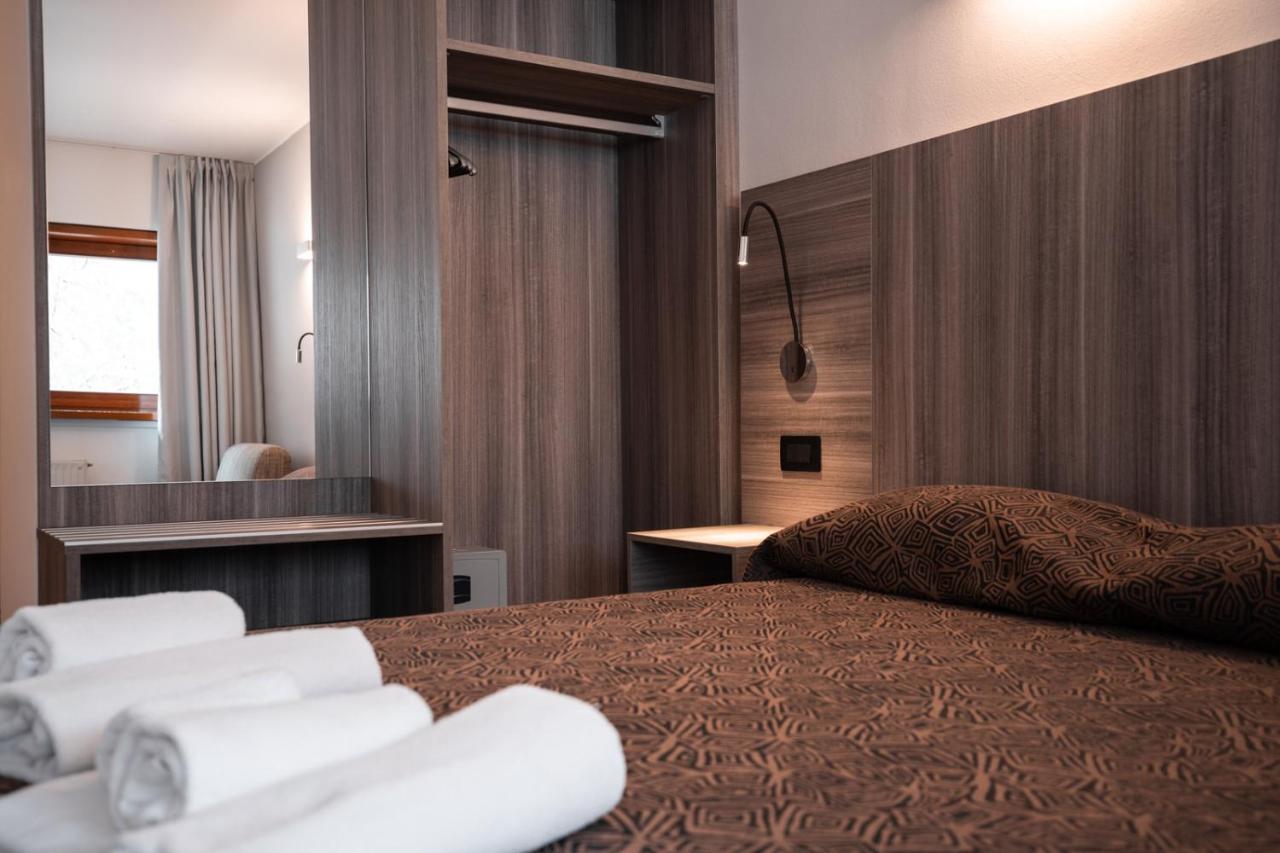 Hotel Ciclamino ピエトラムラタ エクステリア 写真