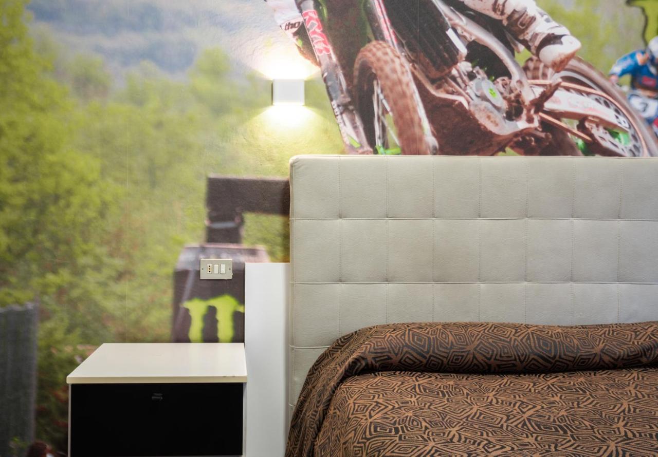 Hotel Ciclamino ピエトラムラタ エクステリア 写真