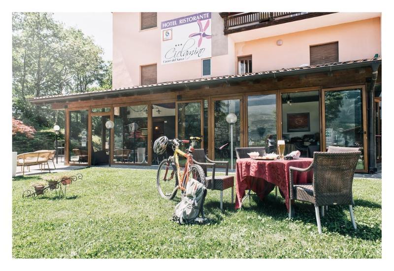 Hotel Ciclamino ピエトラムラタ エクステリア 写真