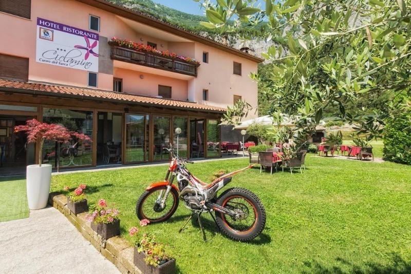 Hotel Ciclamino ピエトラムラタ エクステリア 写真
