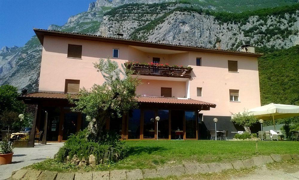 Hotel Ciclamino ピエトラムラタ エクステリア 写真