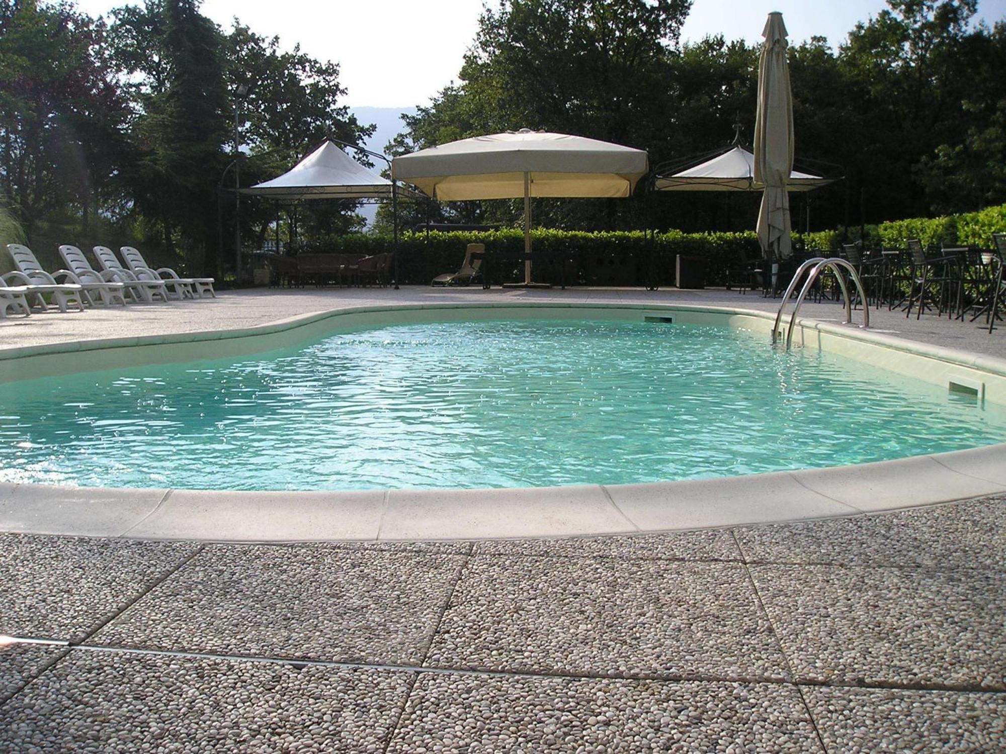 Hotel Ciclamino ピエトラムラタ エクステリア 写真