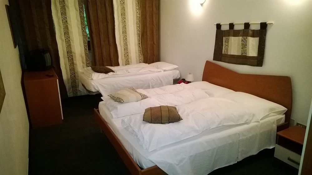 Hotel Ciclamino ピエトラムラタ エクステリア 写真