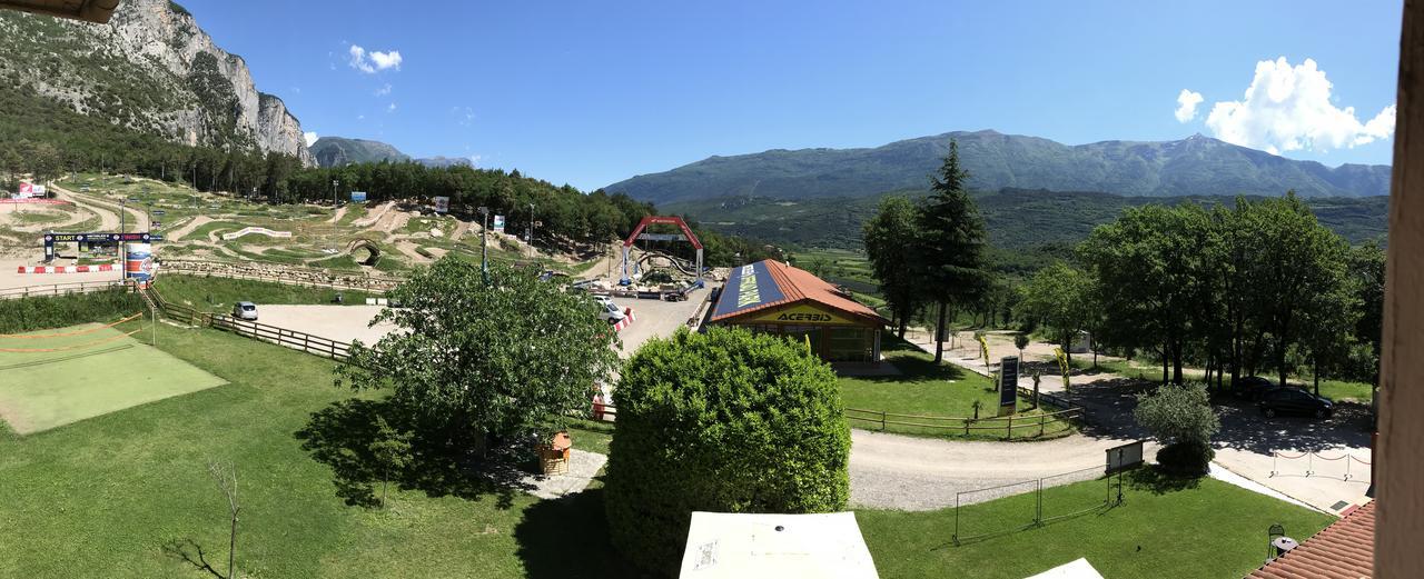 Hotel Ciclamino ピエトラムラタ エクステリア 写真